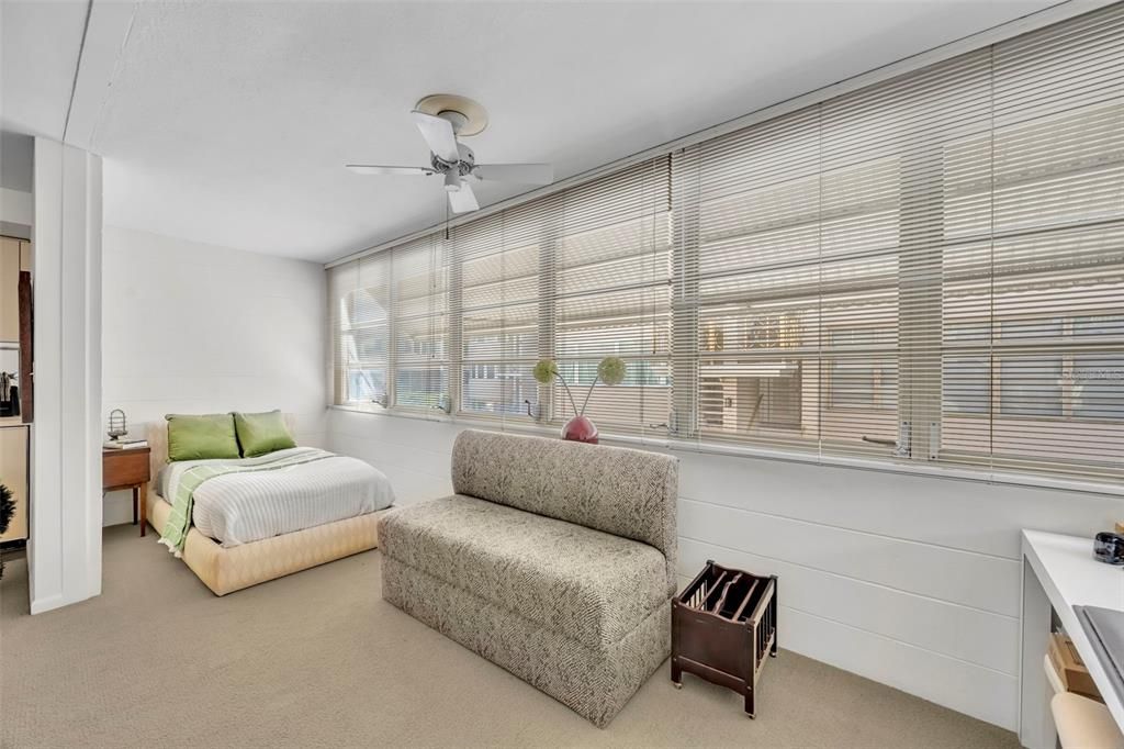 待售: $329,900 (1 贝兹, 1 浴室, 570 平方英尺)