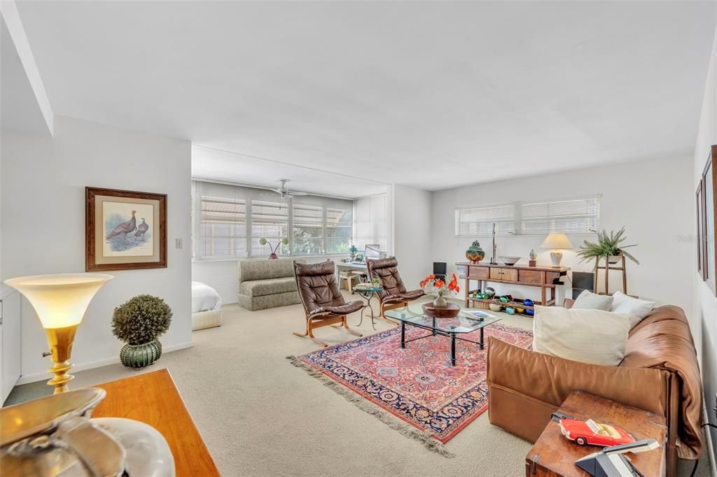 待售: $329,900 (1 贝兹, 1 浴室, 570 平方英尺)