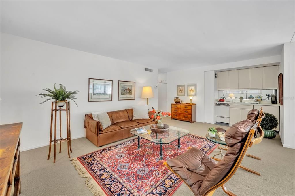 待售: $329,900 (1 贝兹, 1 浴室, 570 平方英尺)