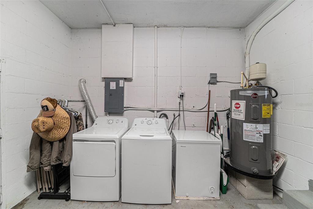 合同活跃: $320,000 (3 贝兹, 1 浴室, 1342 平方英尺)