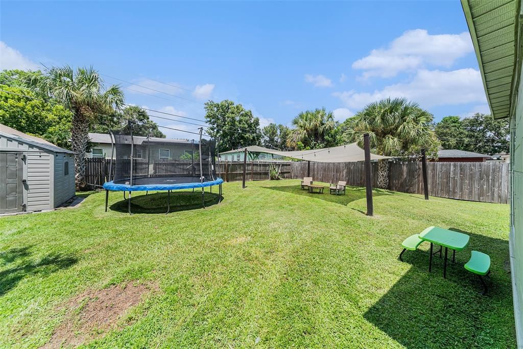 合同活跃: $320,000 (3 贝兹, 1 浴室, 1342 平方英尺)