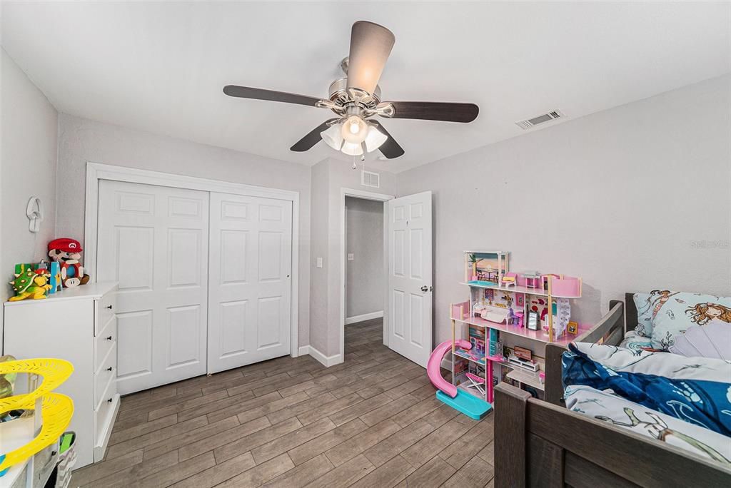 合同活跃: $320,000 (3 贝兹, 1 浴室, 1342 平方英尺)