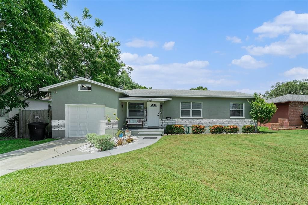 合同活跃: $320,000 (3 贝兹, 1 浴室, 1342 平方英尺)