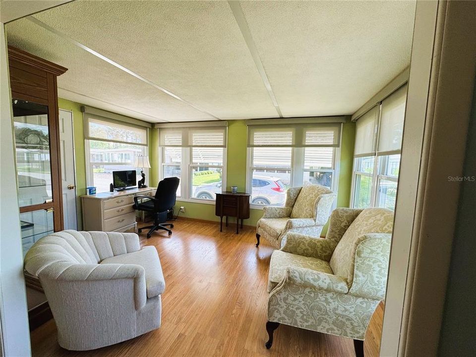 For Sale: $139,000 (2 beds, 2 baths, 1100 Square Feet)