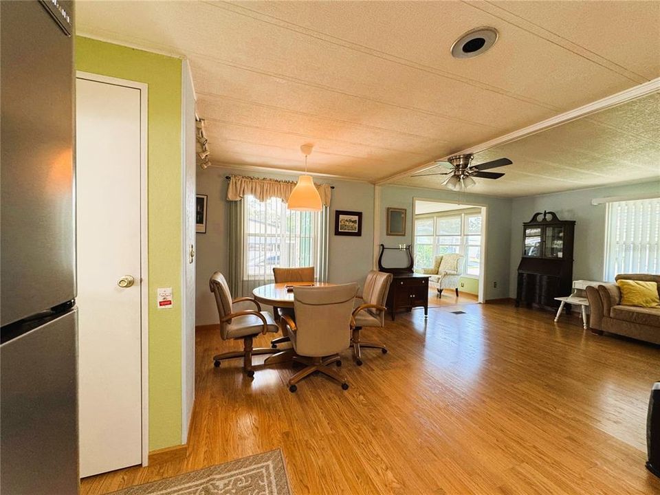 For Sale: $139,000 (2 beds, 2 baths, 1100 Square Feet)