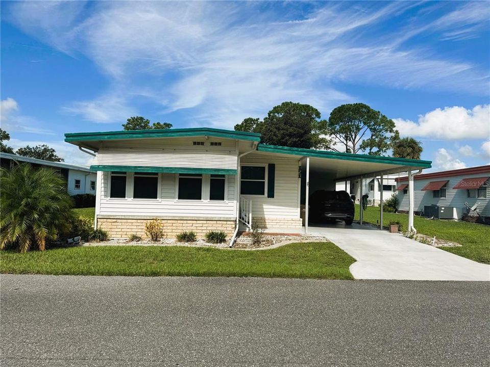 For Sale: $139,000 (2 beds, 2 baths, 1100 Square Feet)