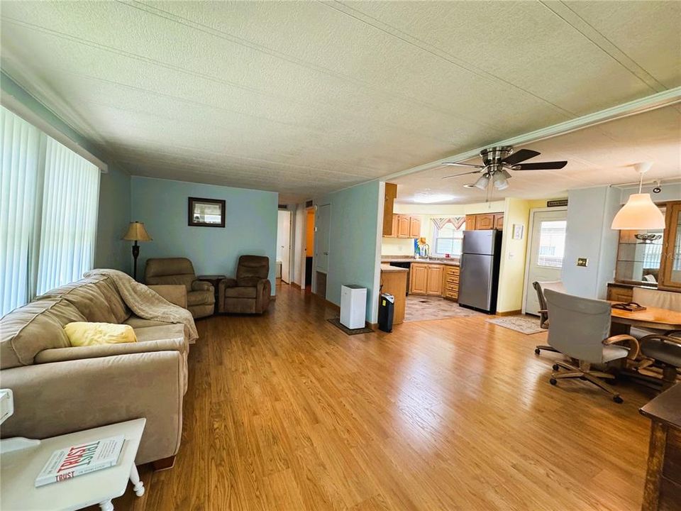 For Sale: $139,000 (2 beds, 2 baths, 1100 Square Feet)