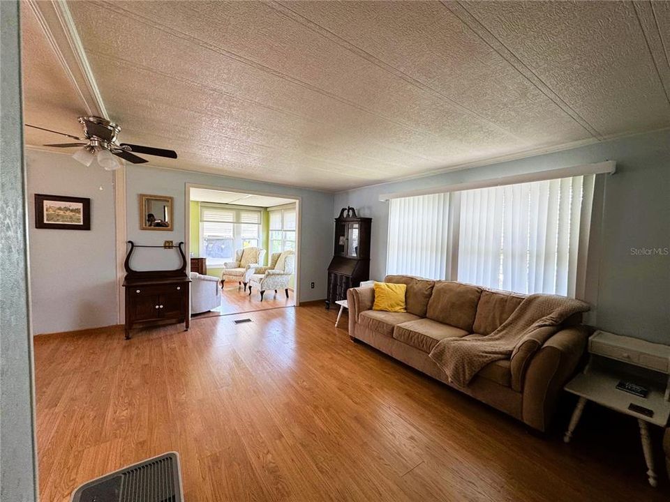For Sale: $139,000 (2 beds, 2 baths, 1100 Square Feet)
