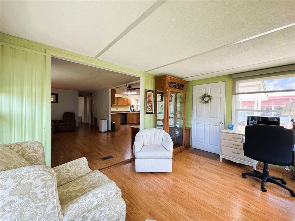 For Sale: $139,000 (2 beds, 2 baths, 1100 Square Feet)