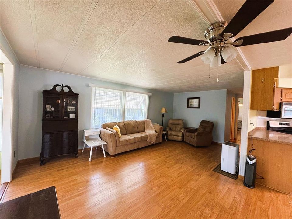 For Sale: $139,000 (2 beds, 2 baths, 1100 Square Feet)