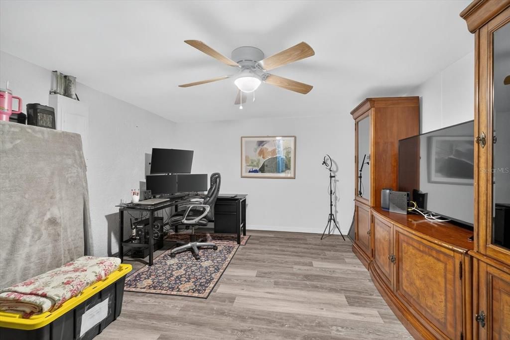 Под контрактом: $270,000 (3 спален, 2 ванн, 1222 Квадратных фут)