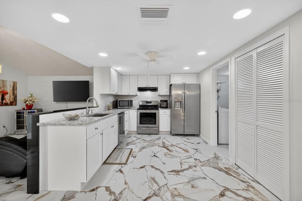 Под контрактом: $270,000 (3 спален, 2 ванн, 1222 Квадратных фут)