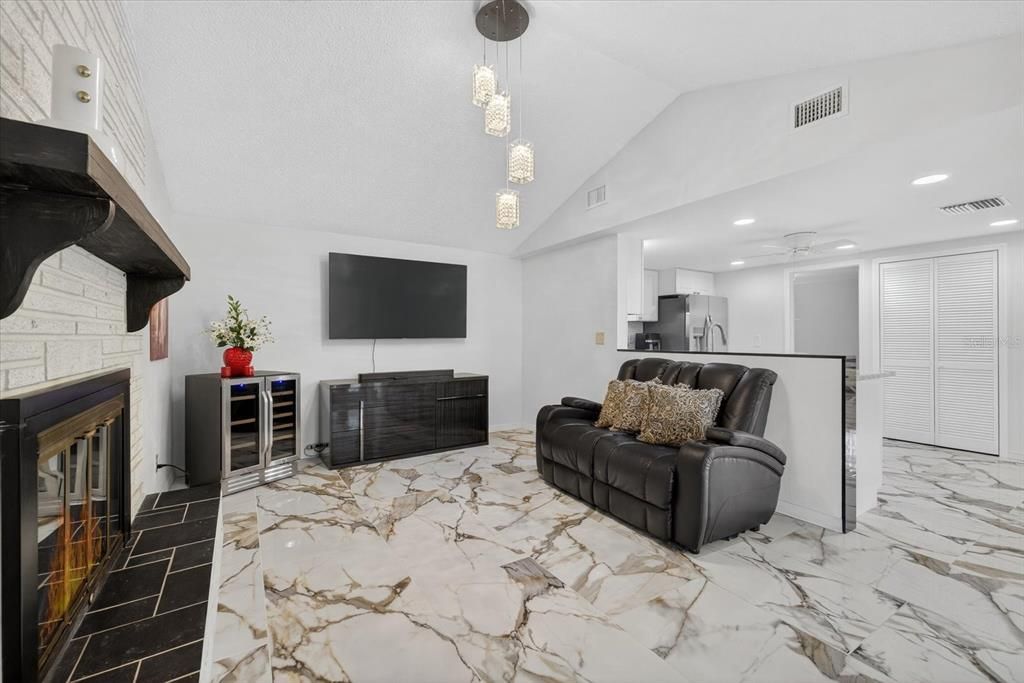 Под контрактом: $270,000 (3 спален, 2 ванн, 1222 Квадратных фут)