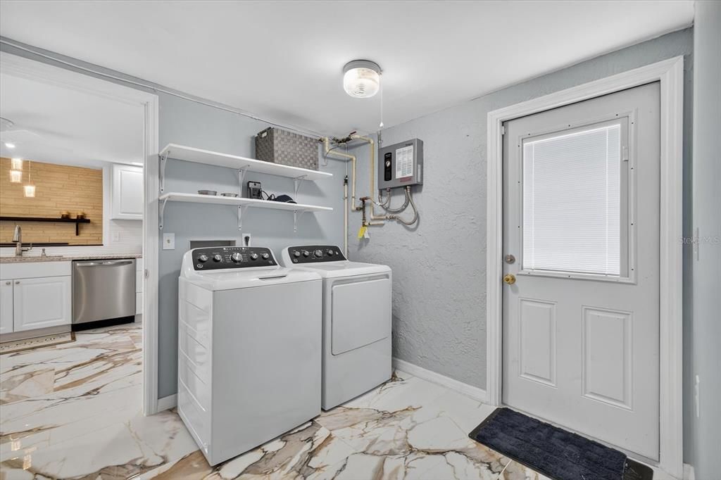 Под контрактом: $270,000 (3 спален, 2 ванн, 1222 Квадратных фут)