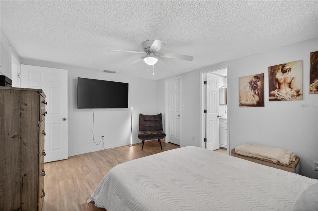 Под контрактом: $270,000 (3 спален, 2 ванн, 1222 Квадратных фут)