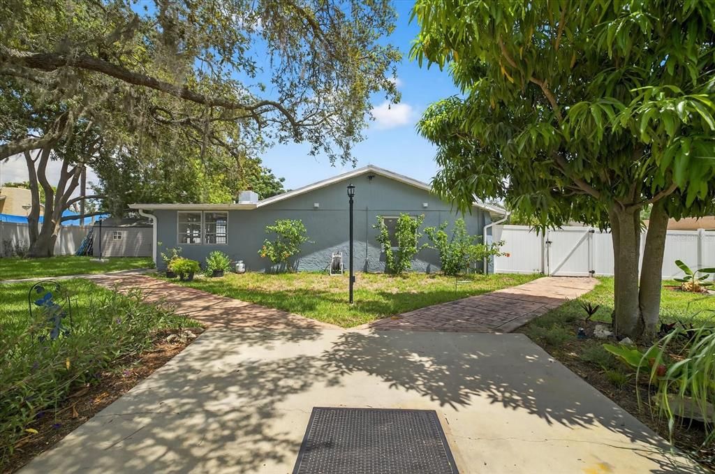 Под контрактом: $270,000 (3 спален, 2 ванн, 1222 Квадратных фут)