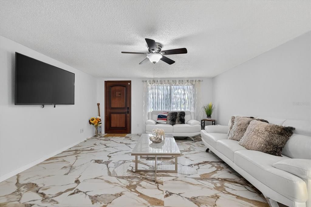 Под контрактом: $270,000 (3 спален, 2 ванн, 1222 Квадратных фут)