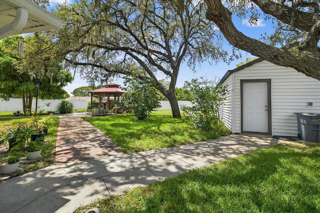 Под контрактом: $270,000 (3 спален, 2 ванн, 1222 Квадратных фут)