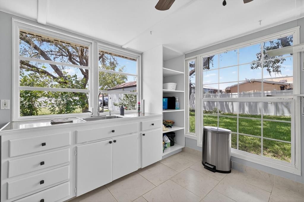 Под контрактом: $270,000 (3 спален, 2 ванн, 1222 Квадратных фут)