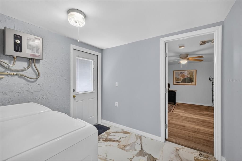 Под контрактом: $270,000 (3 спален, 2 ванн, 1222 Квадратных фут)