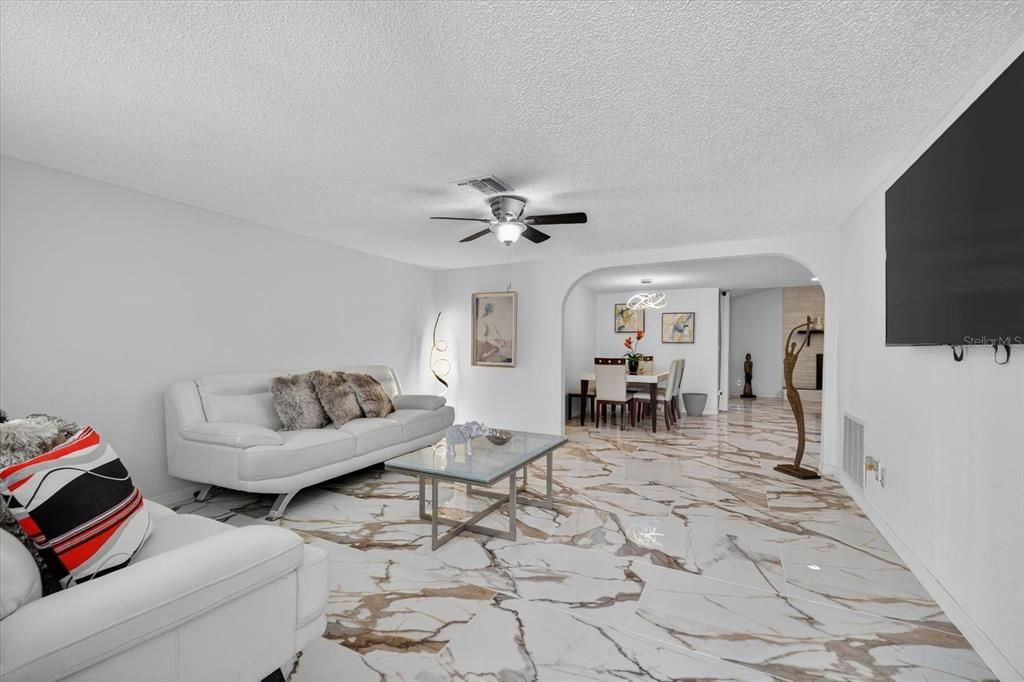 Под контрактом: $270,000 (3 спален, 2 ванн, 1222 Квадратных фут)