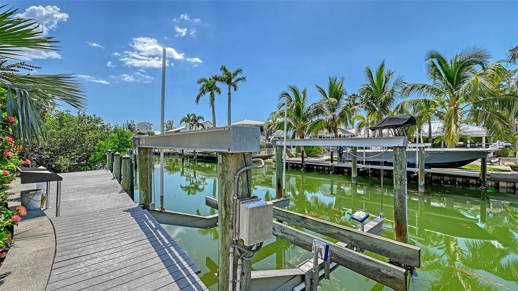 For Sale: $2,475,000 (4 beds, 4 baths, 2902 Square Feet)