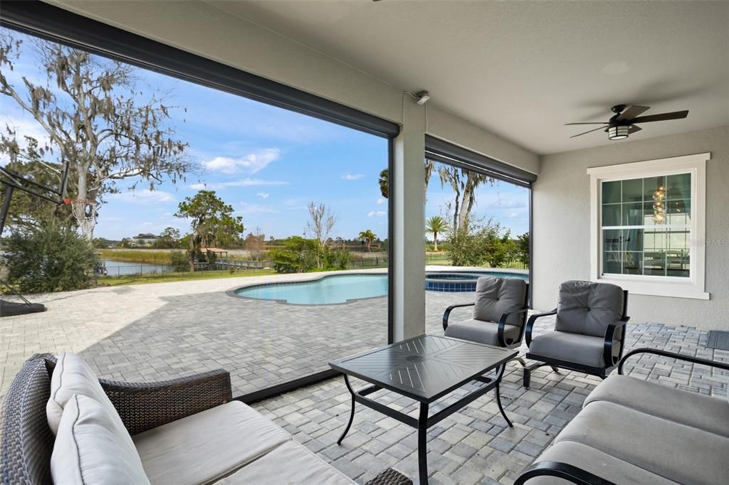 En Venta: $2,099,999 (5 camas, 4 baños, 4498 Pies cuadrados)