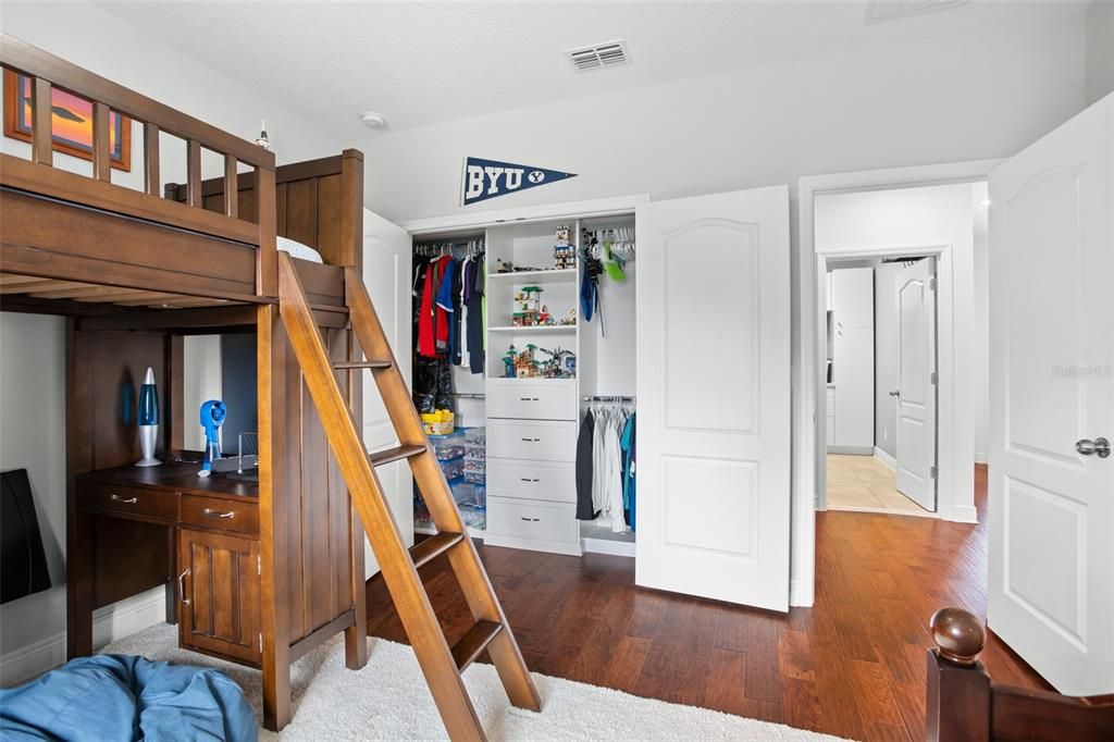 En Venta: $2,099,999 (5 camas, 4 baños, 4498 Pies cuadrados)