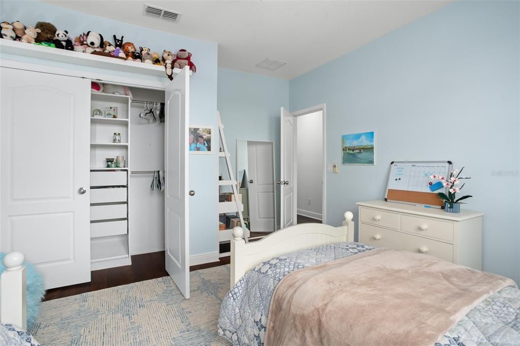 En Venta: $2,099,999 (5 camas, 4 baños, 4498 Pies cuadrados)