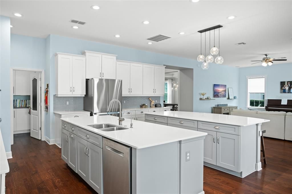 En Venta: $2,099,999 (5 camas, 4 baños, 4498 Pies cuadrados)