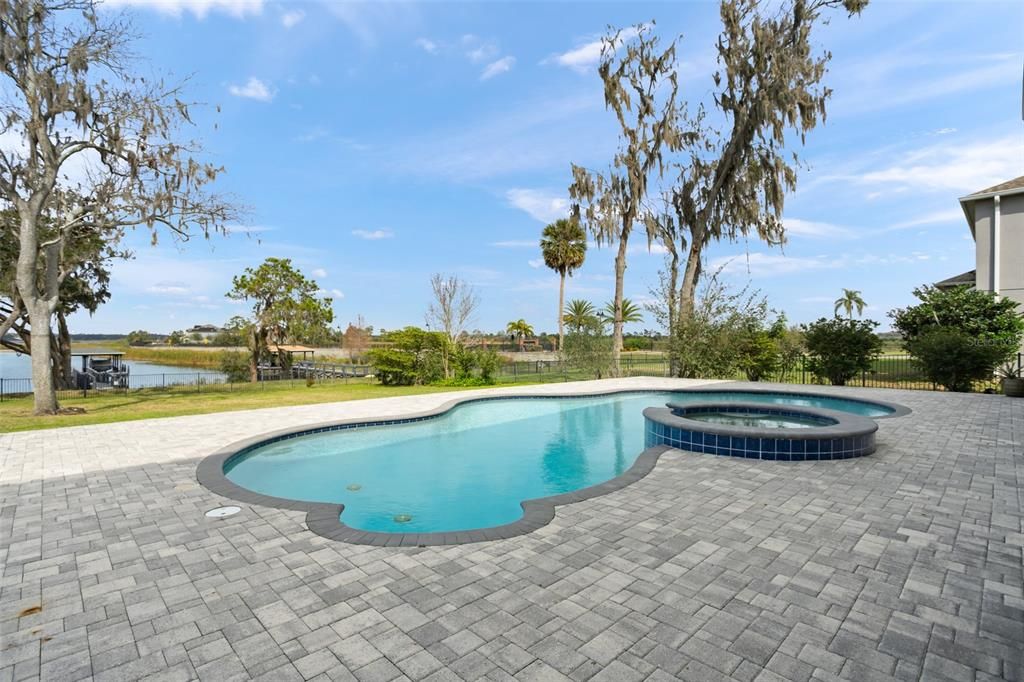 En Venta: $2,099,999 (5 camas, 4 baños, 4498 Pies cuadrados)