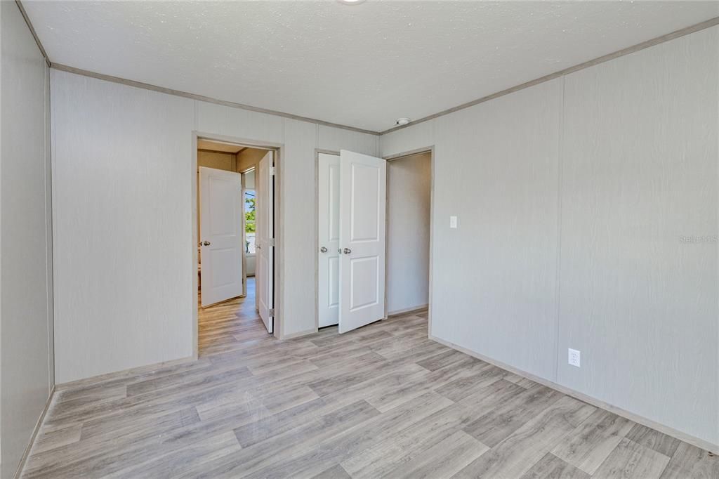 For Sale: $351,000 (5 beds, 3 baths, 2001 Square Feet)