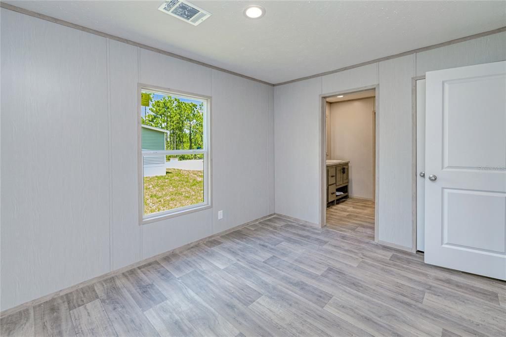 For Sale: $351,000 (5 beds, 3 baths, 2001 Square Feet)