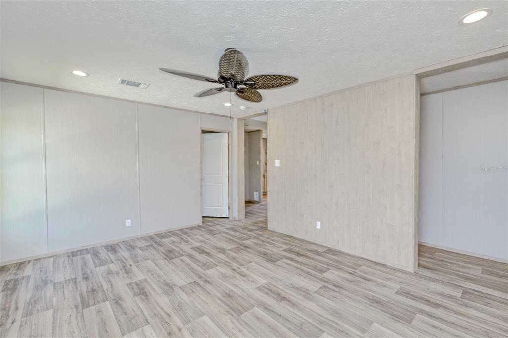 For Sale: $351,000 (5 beds, 3 baths, 2001 Square Feet)