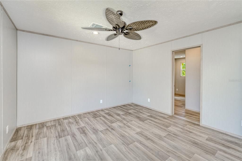 For Sale: $351,000 (5 beds, 3 baths, 2001 Square Feet)