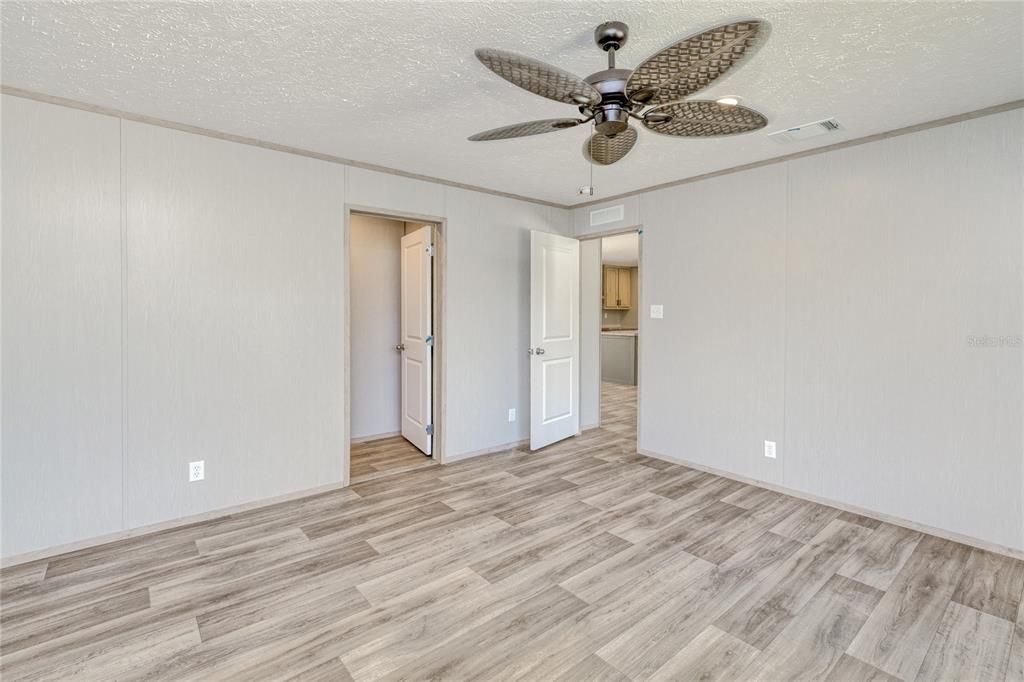 For Sale: $351,000 (5 beds, 3 baths, 2001 Square Feet)