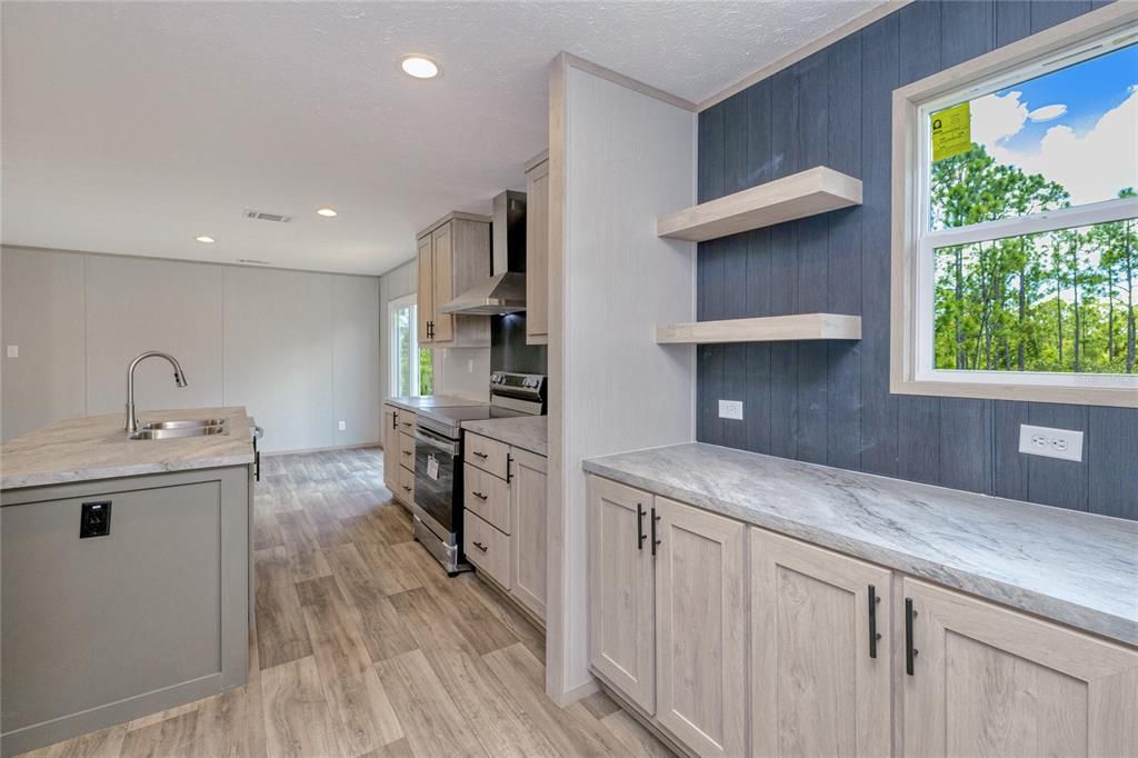 For Sale: $351,000 (5 beds, 3 baths, 2001 Square Feet)