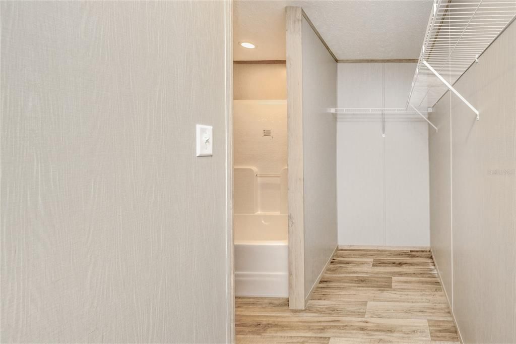 For Sale: $351,000 (5 beds, 3 baths, 2001 Square Feet)