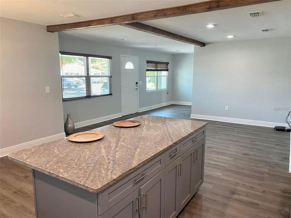 В аренду: $2,700 (3 спален, 2 ванн, 1619 Квадратных фут)