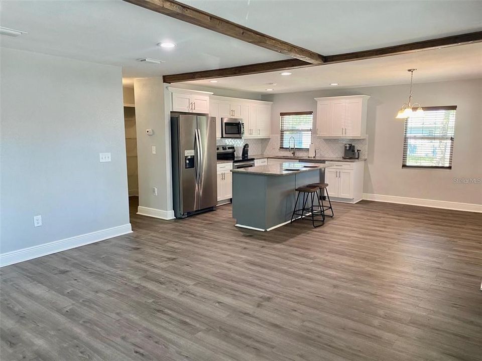 В аренду: $2,700 (3 спален, 2 ванн, 1619 Квадратных фут)