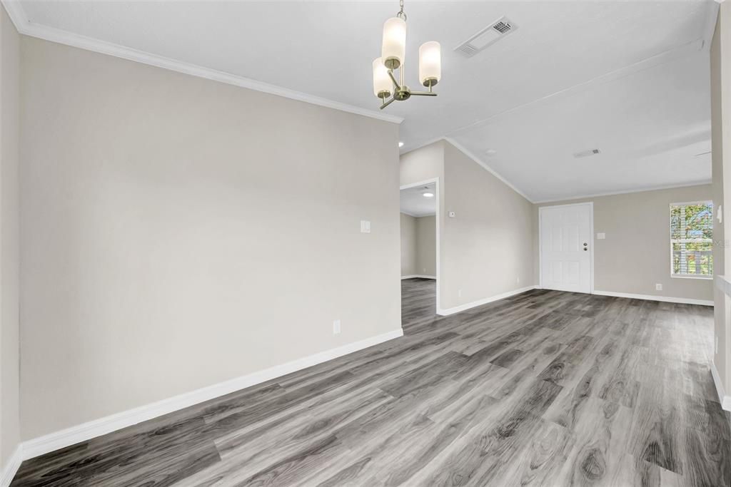 Activo con contrato: $259,900 (3 camas, 2 baños, 1404 Pies cuadrados)