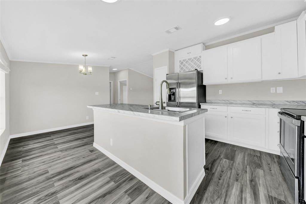 Activo con contrato: $259,900 (3 camas, 2 baños, 1404 Pies cuadrados)