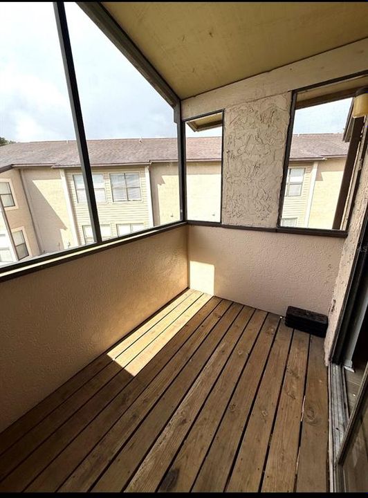 For Sale: $158,500 (1 beds, 1 baths, 749 Square Feet)