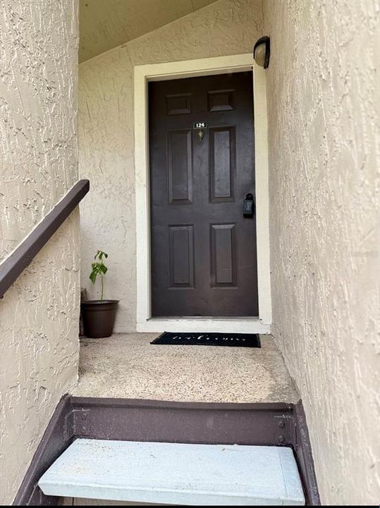 For Sale: $158,500 (1 beds, 1 baths, 749 Square Feet)