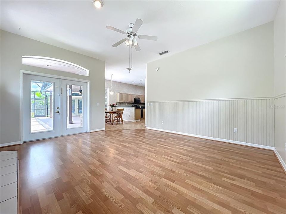 Activo con contrato: $595,000 (4 camas, 3 baños, 2271 Pies cuadrados)