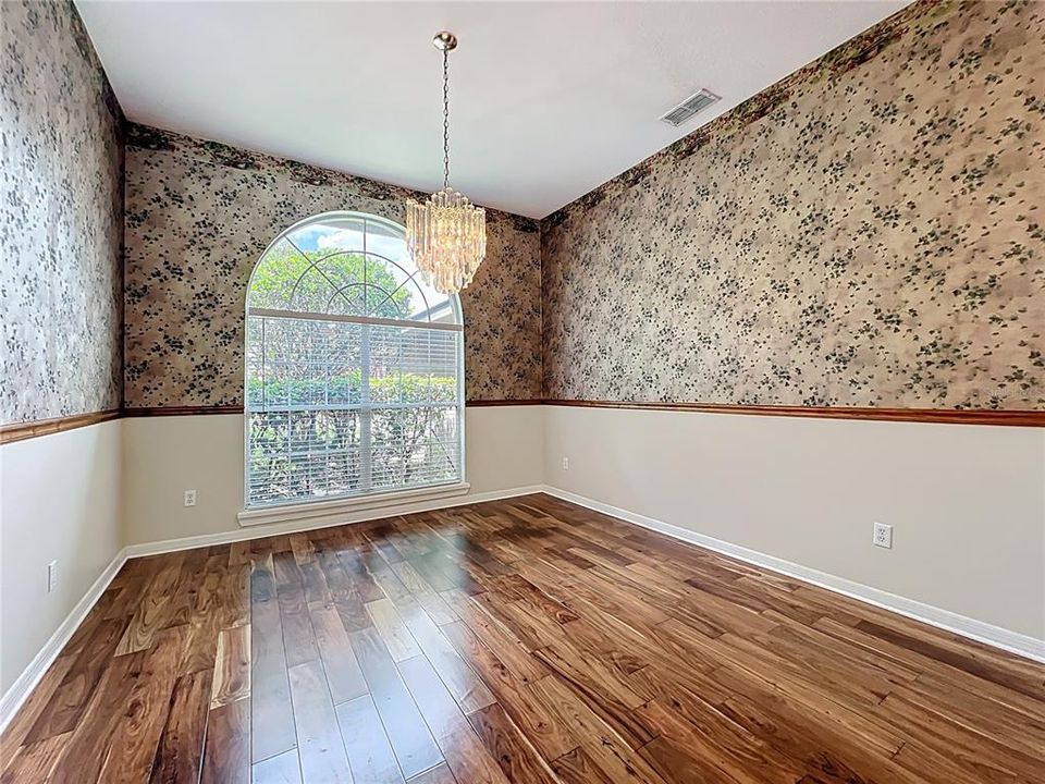 Activo con contrato: $595,000 (4 camas, 3 baños, 2271 Pies cuadrados)