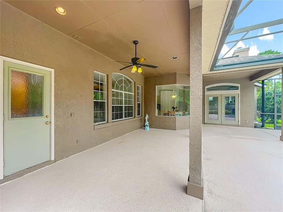 Activo con contrato: $595,000 (4 camas, 3 baños, 2271 Pies cuadrados)