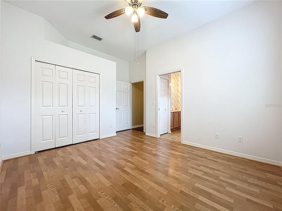 Activo con contrato: $595,000 (4 camas, 3 baños, 2271 Pies cuadrados)