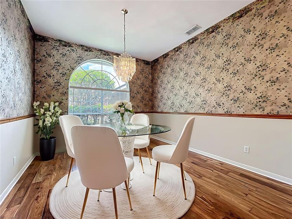 Activo con contrato: $595,000 (4 camas, 3 baños, 2271 Pies cuadrados)