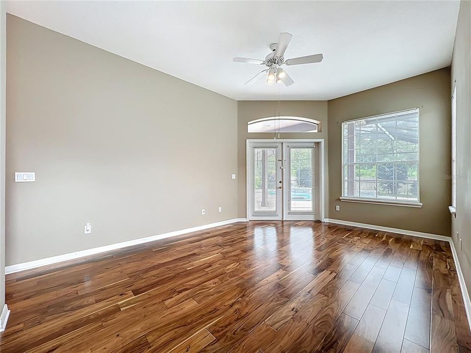 Activo con contrato: $595,000 (4 camas, 3 baños, 2271 Pies cuadrados)